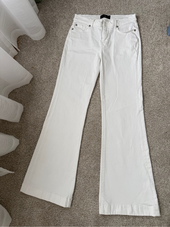 7 For All Mankind Denim - 7 For All Mankind White High-Rise Wide-Leg Jeans — Flared Silhouette